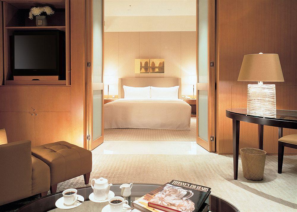 Ambassador Hotel Hsinchu Bilik gambar A suite at the Mandarin Oriental, Hong Kong