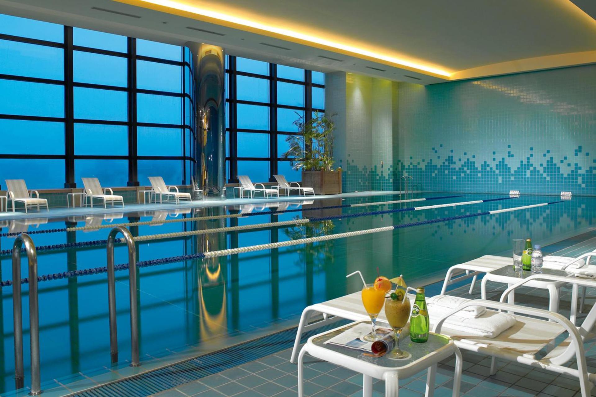 Ambassador Hotel Hsinchu Luaran gambar The swimming pool at the hotel